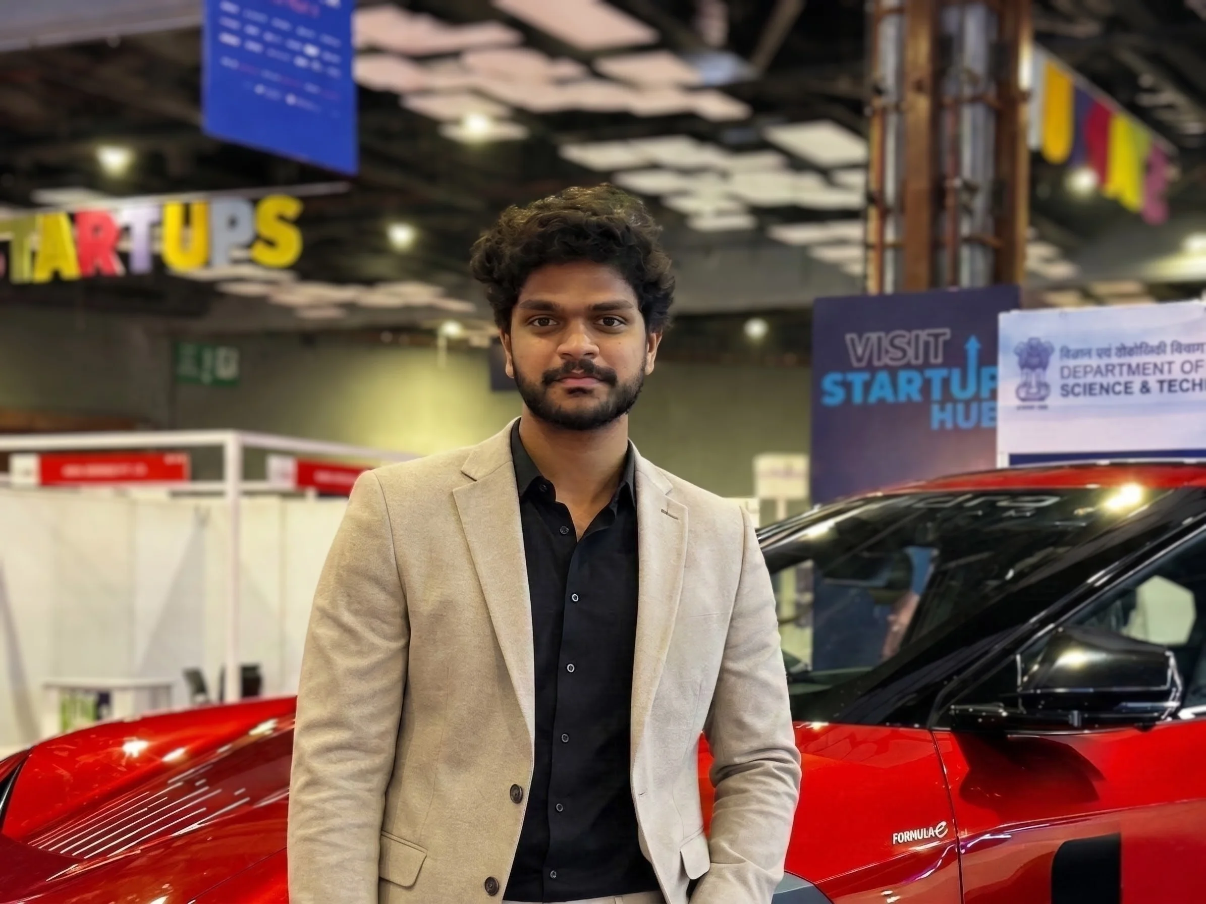 Vignesh Muthu playing VR Game